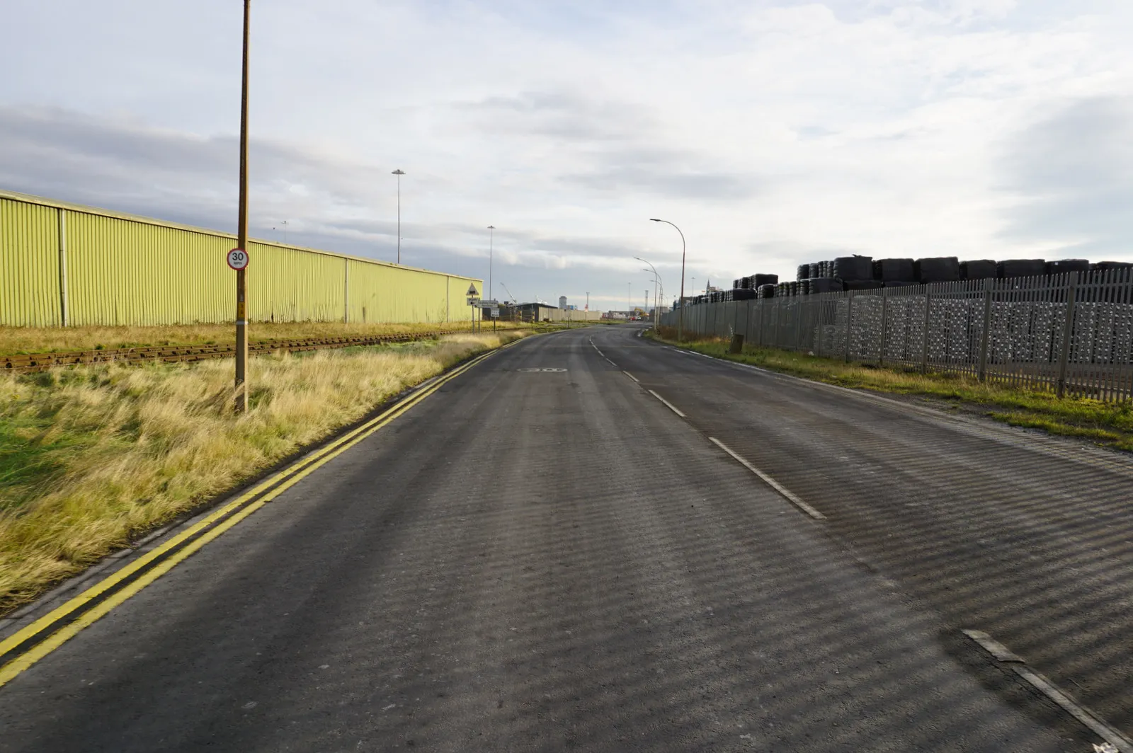 Photo showing: Westside Road, Grimsby Docks