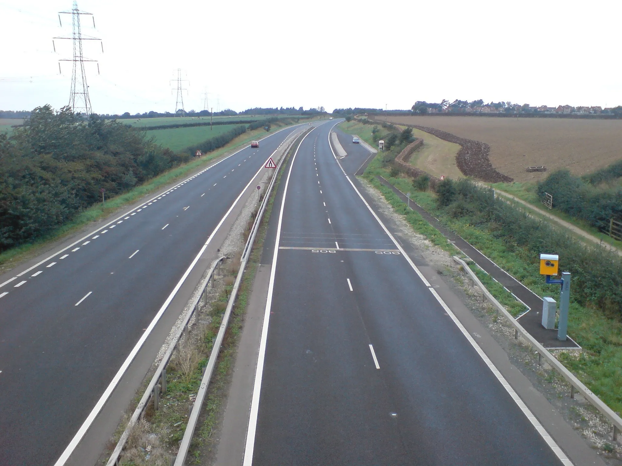 Photo showing: A1079 Beverley Bypass, south of Beverley, East Riding of Yorkshire, England. Looking Westbound (this showing one of the two short dual carriageway sections).