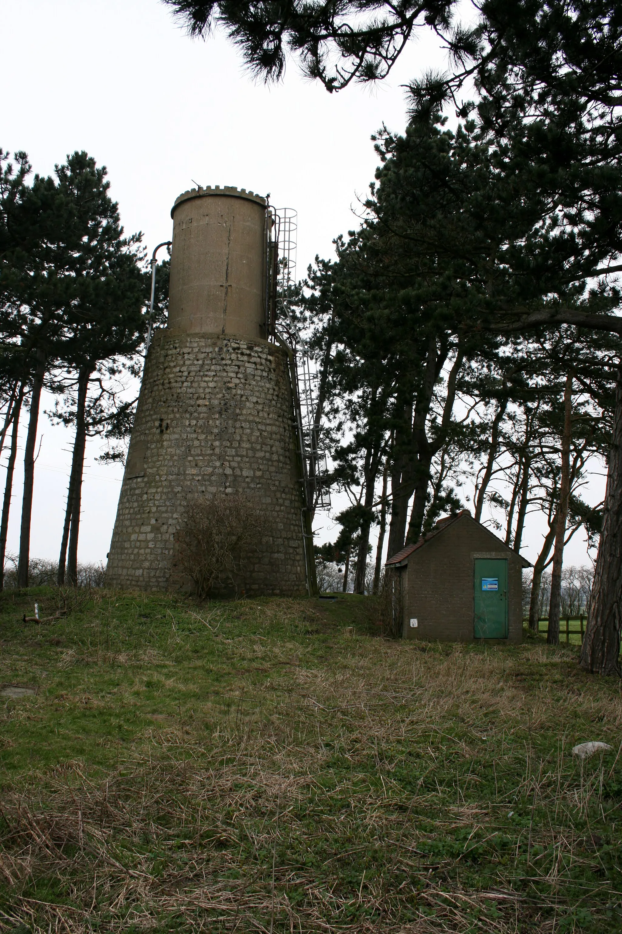 Photo showing: Askham Richard windmill/water tower