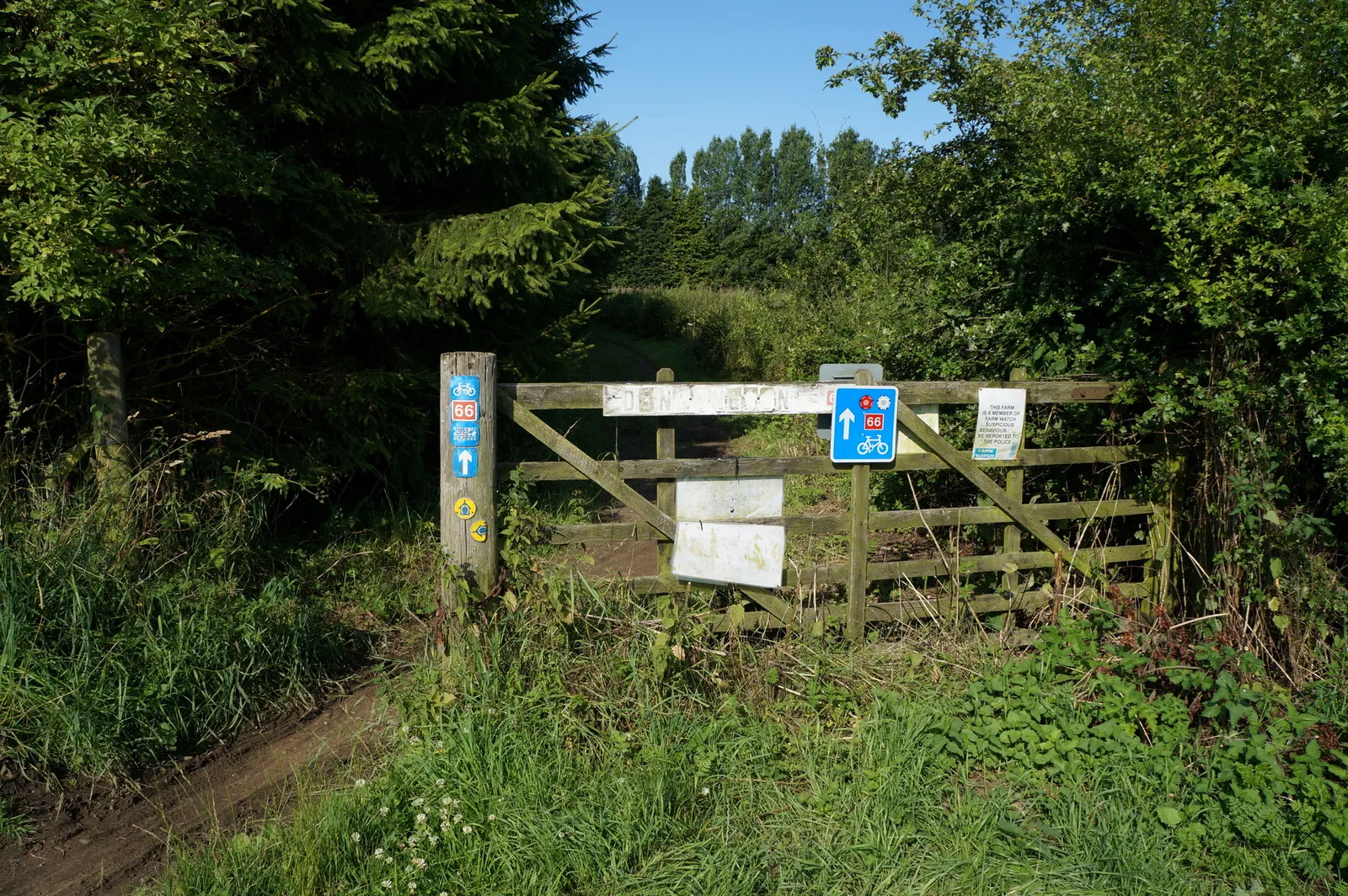 Photo showing: Cycle route to Dunnington