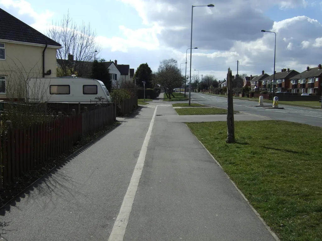 Photo showing: Cycle track beside Pelham Road