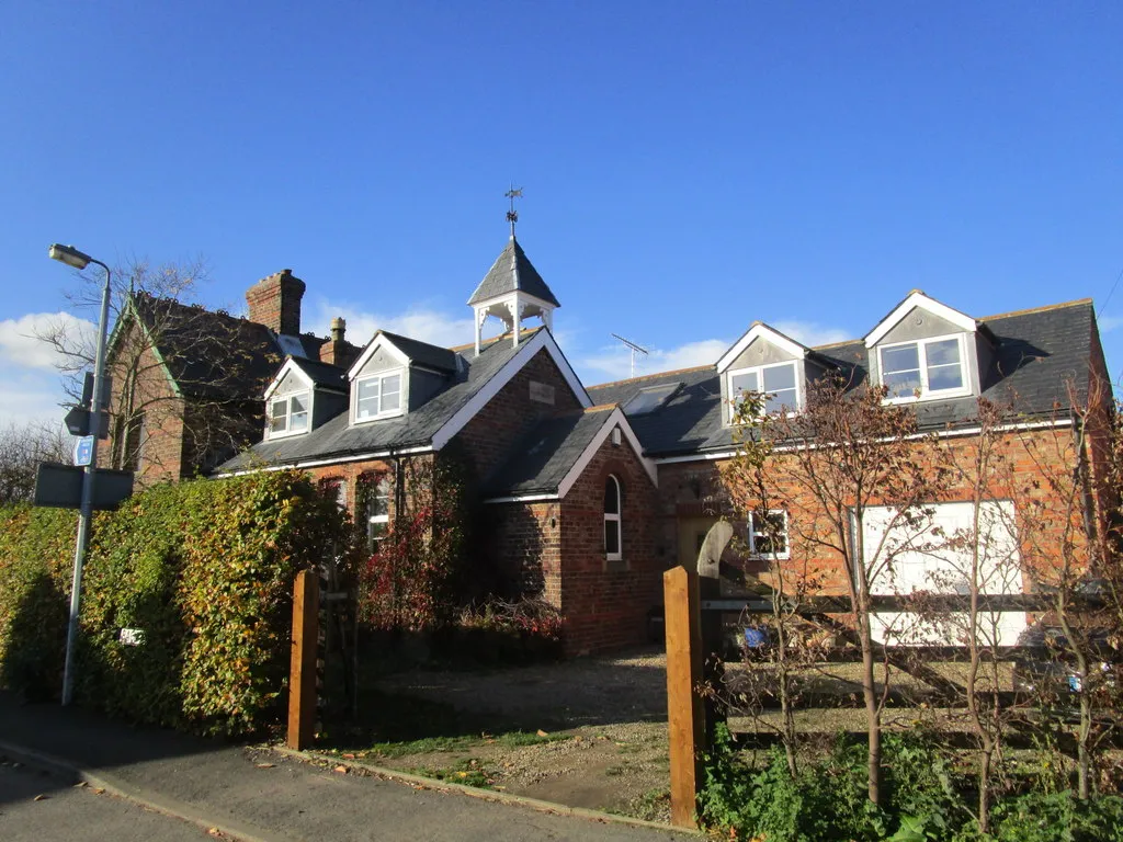 Photo showing: Former school and schoolhouse