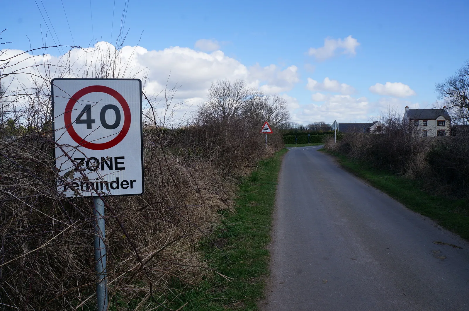 Photo showing: 40mh zone reminder sign on Park Lane, Woodmansey, East Riding of Yorkshire, England.