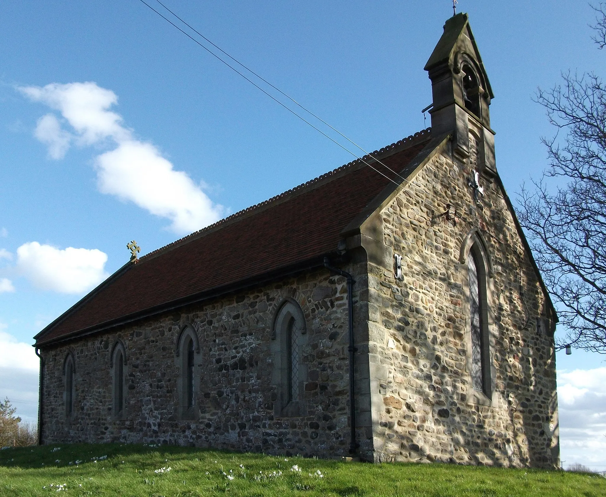 Photo showing: St Edmund's chapel, Fraisthorpe, East Riding of Yorkshire, England, seen from the northwest.