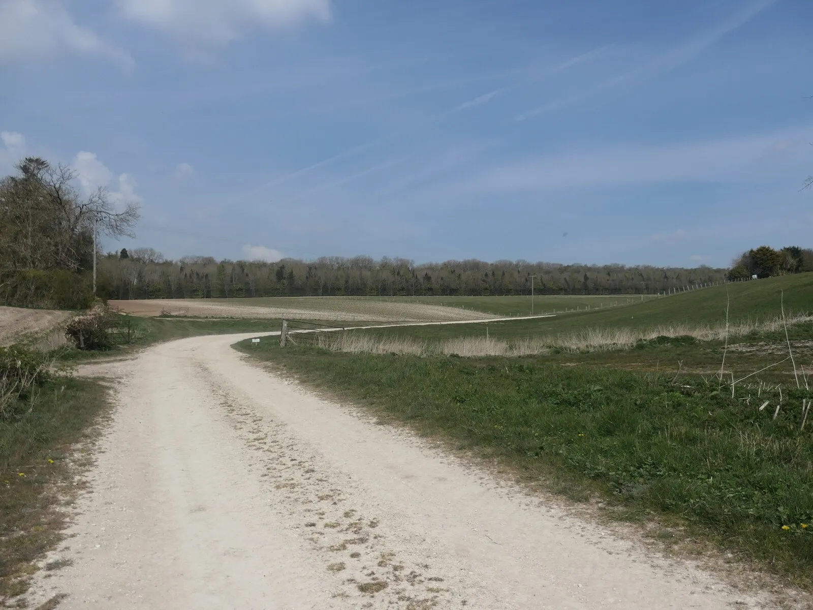 Photo showing: "When this track bears sharply ... right, continue straight ahead", Garton-on-the-Wolds, East Riding of Yorkshire, England. Quoted from Walk No. 3, Wetwang, in Sally Burnard's book 'Pocket Pub Walks in East Yorkshire'.