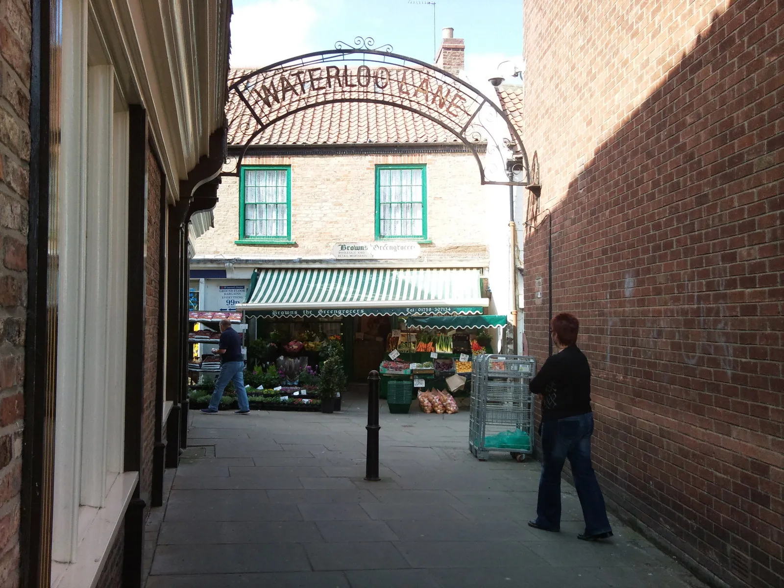 Photo showing: Browns the Greengrocers, Waterloo Lane, Pocklington