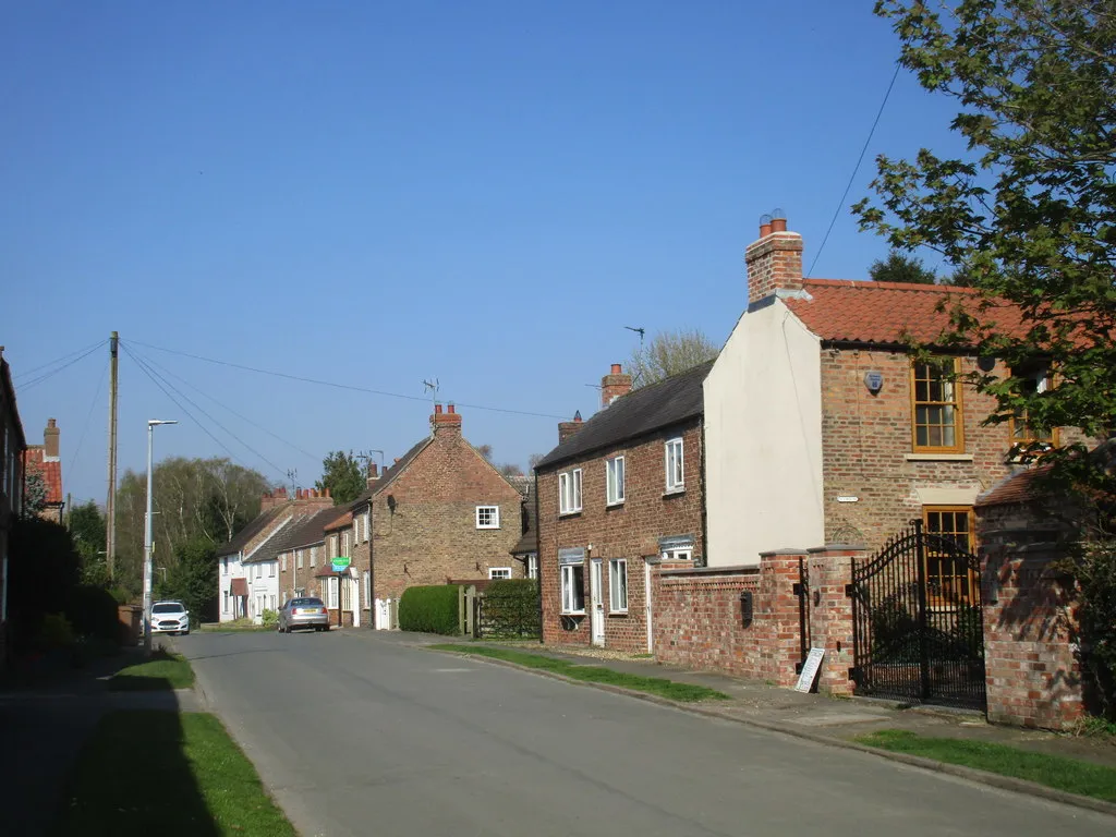 Photo showing: Town Street, Shiptonthorpe