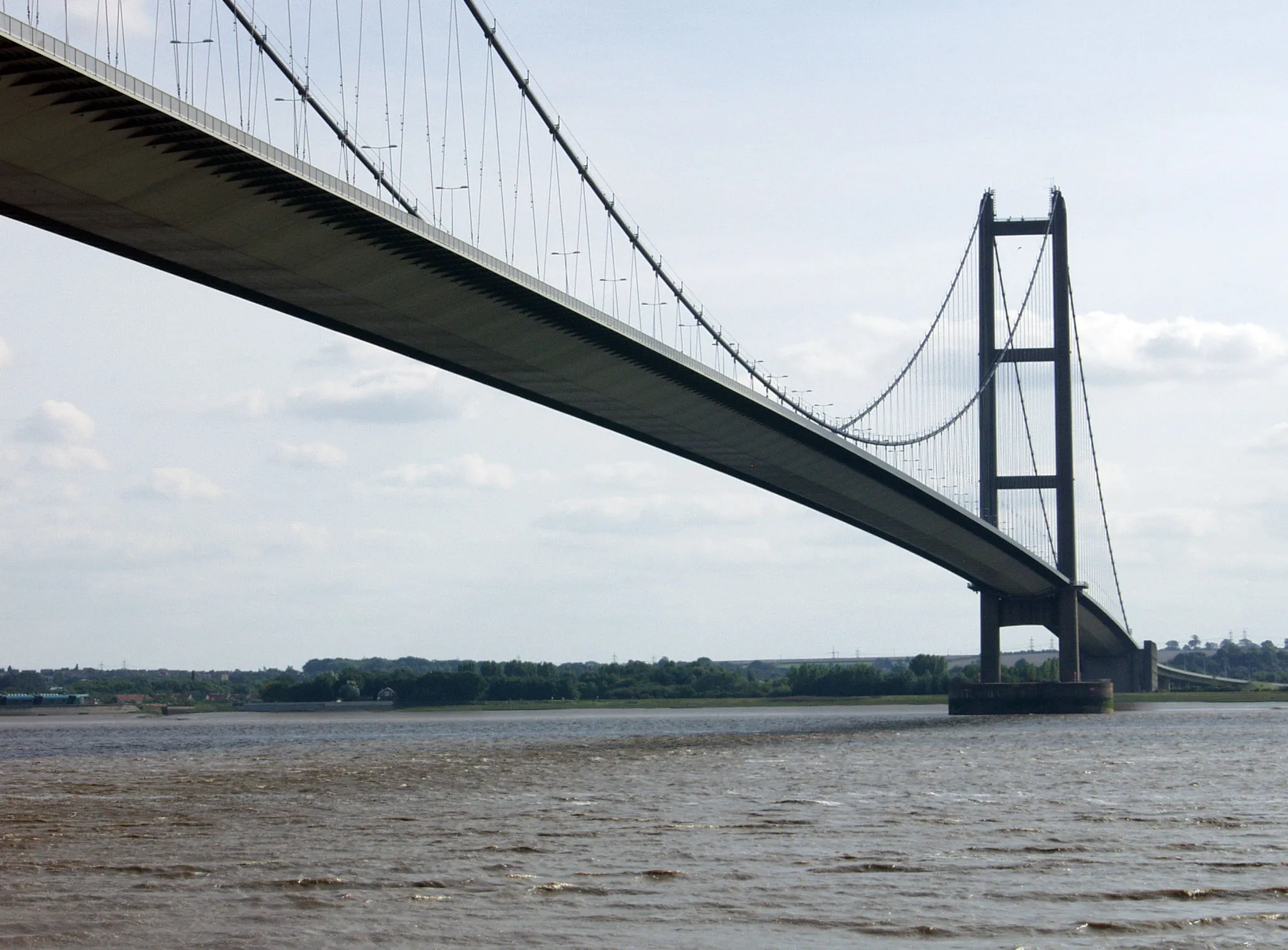 Photo showing: Humber bridge South tower, from Hessle Foreshore, Hessle, East Riding of Yorkshire, England.