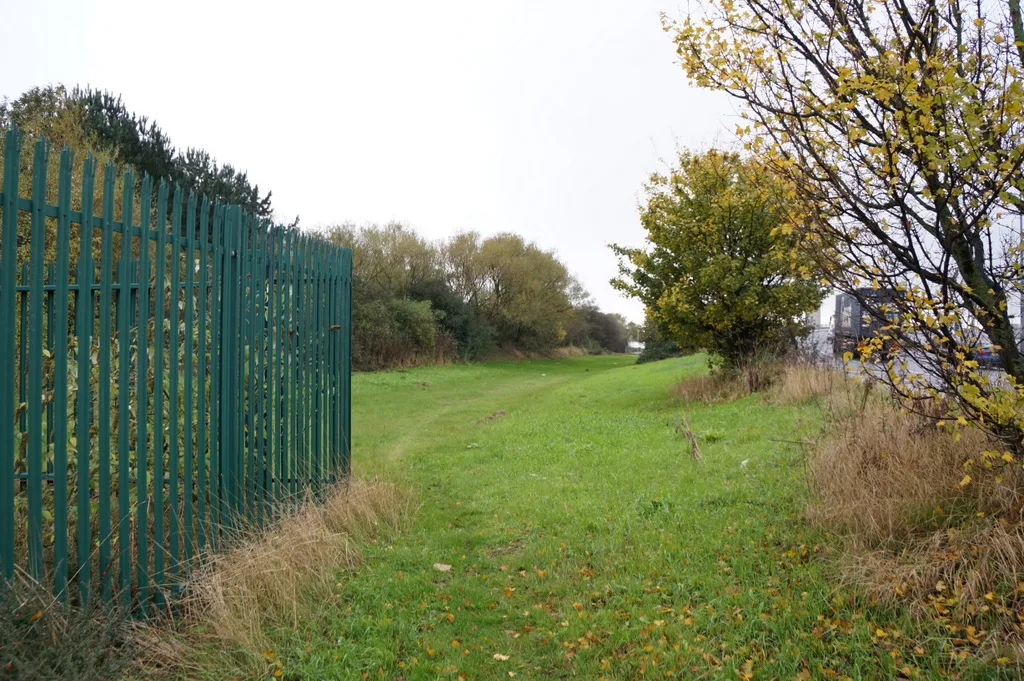 Photo showing: A grass area off Garrison Road, Hull