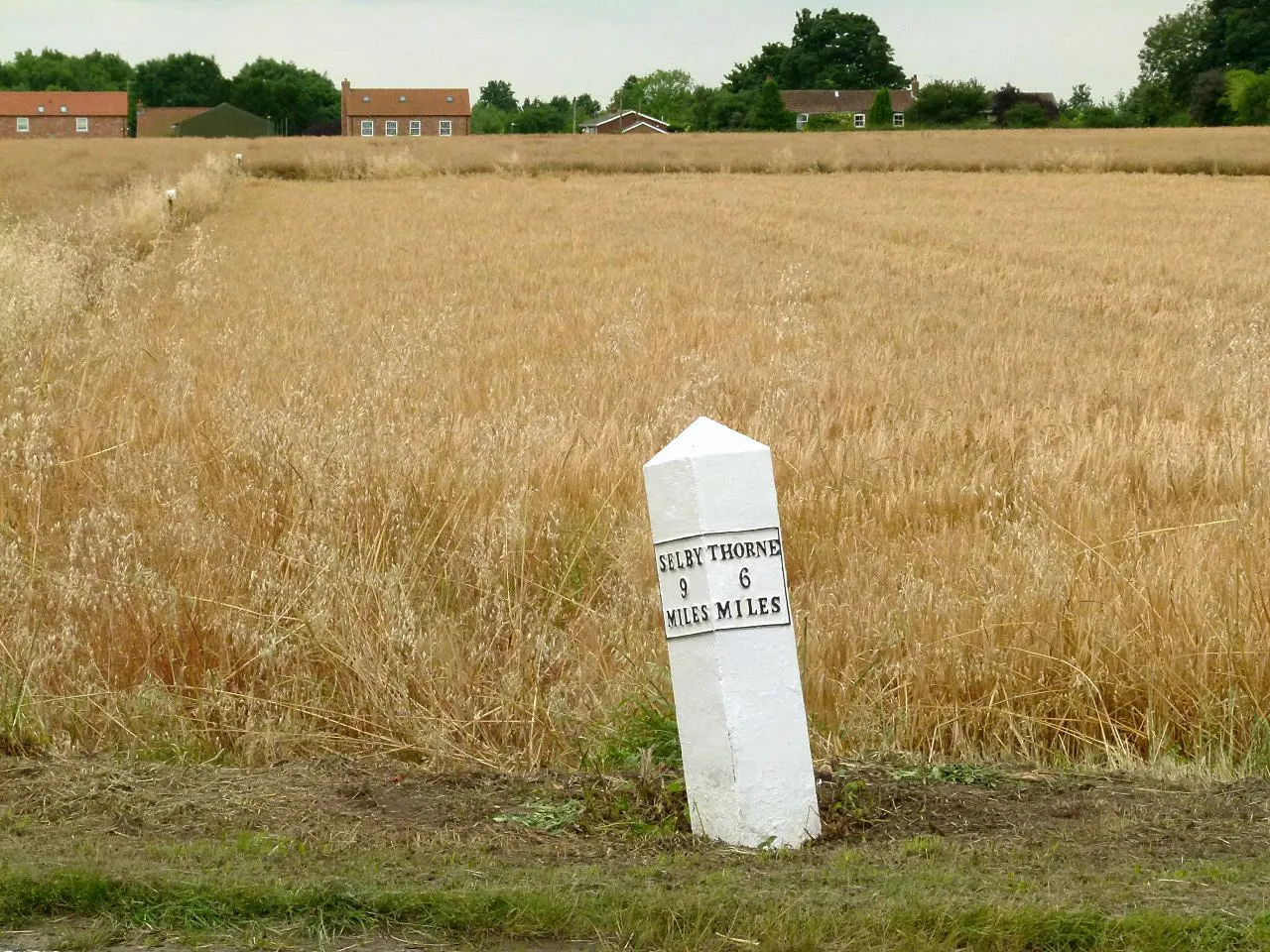 Photo showing: Milepost at East Cowick