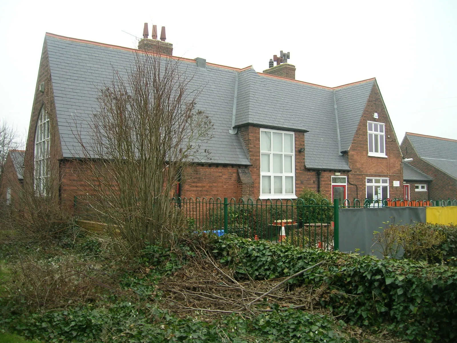 Photo showing: East Cowick primary school