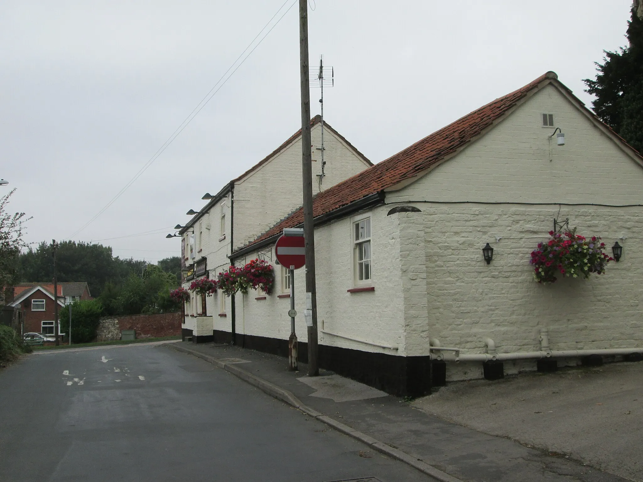 Photo showing: The  Robin  Hood  public  house