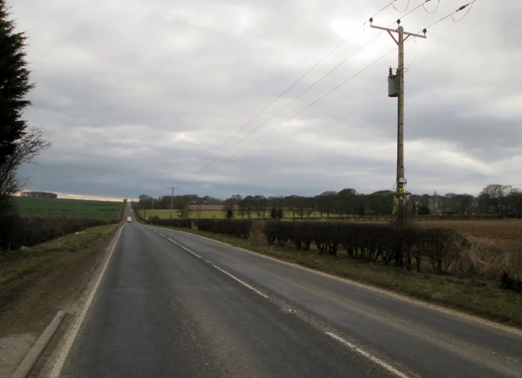 Photo showing: A614  from  Middleton  Wold  Cottages
