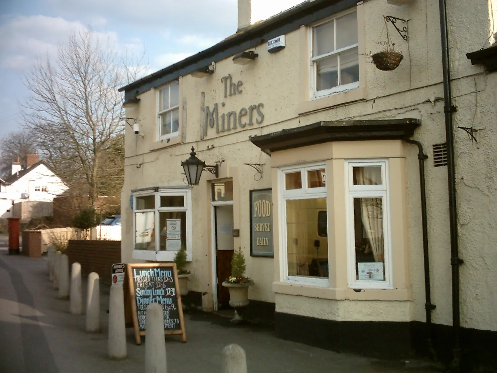 Photo showing: The Miners, formerly The Miners Arms, in Garforth, West Yorkshire.  Photograph taken on the afternoon of the 1st April 2009.