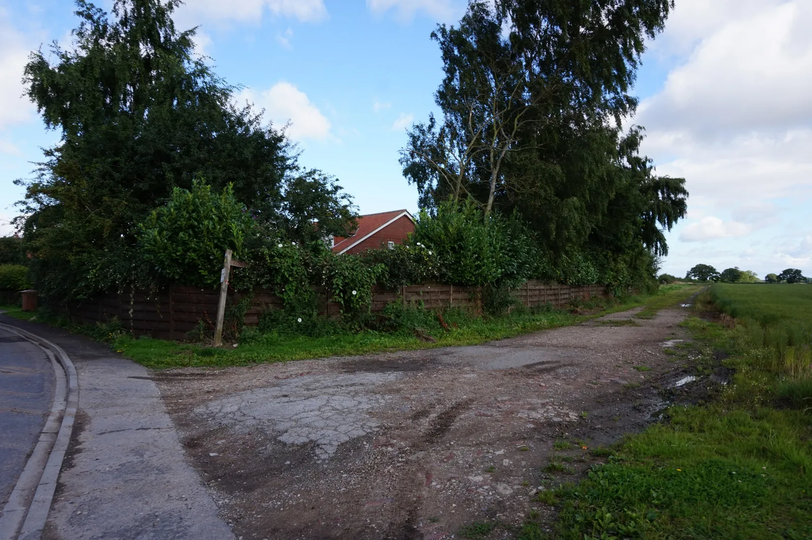 Photo showing: Footpath off Ings Lane, Spaldington