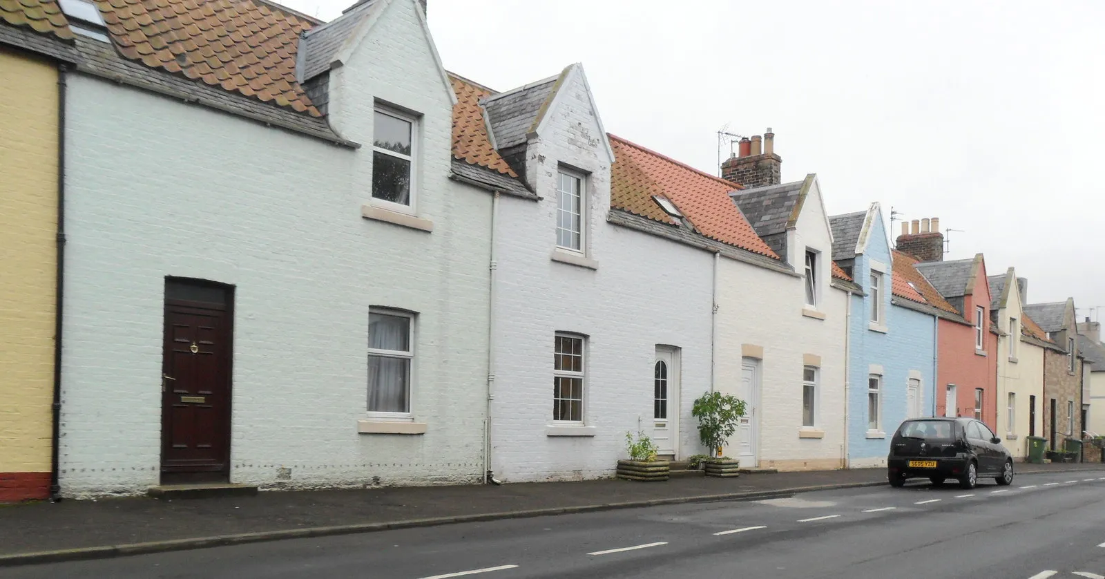 Photo showing: Row of houses, West Barns, East Lothian