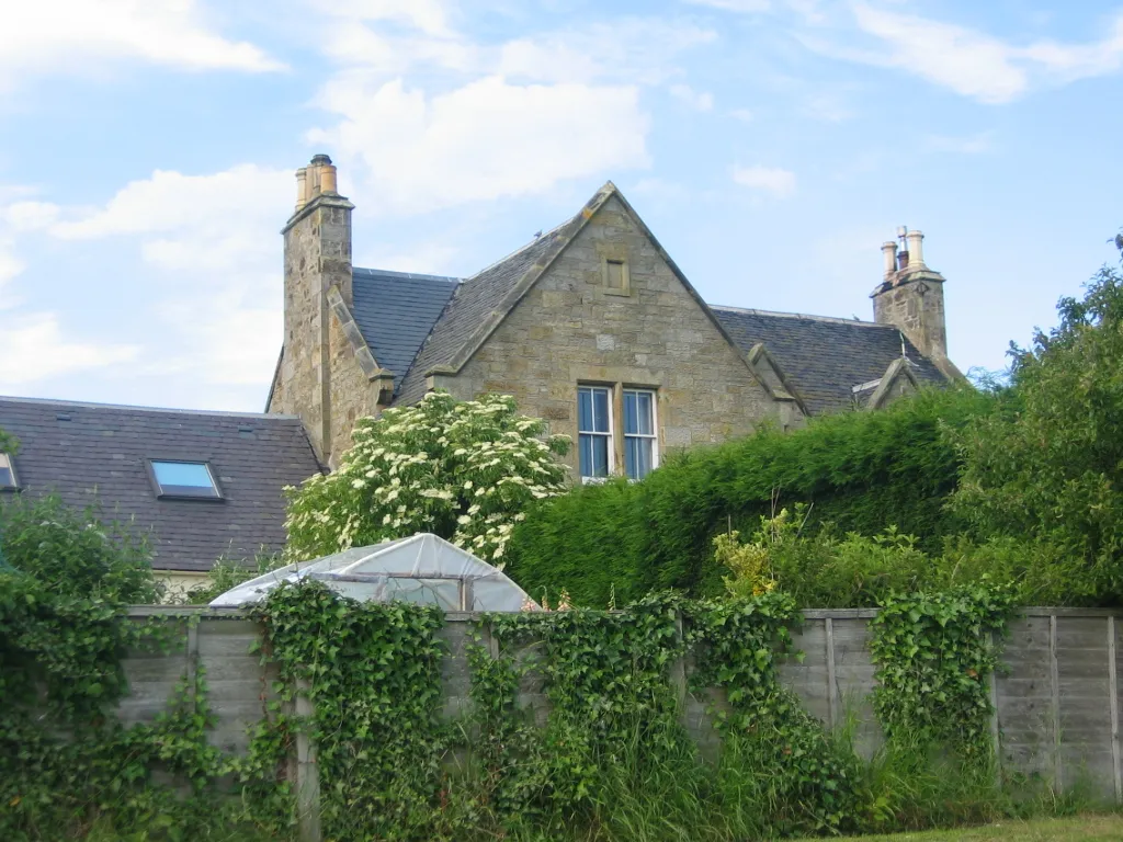 Photo showing: Former village primary school, now a private residence, Gladsmuir, East Lothian, Scotland.