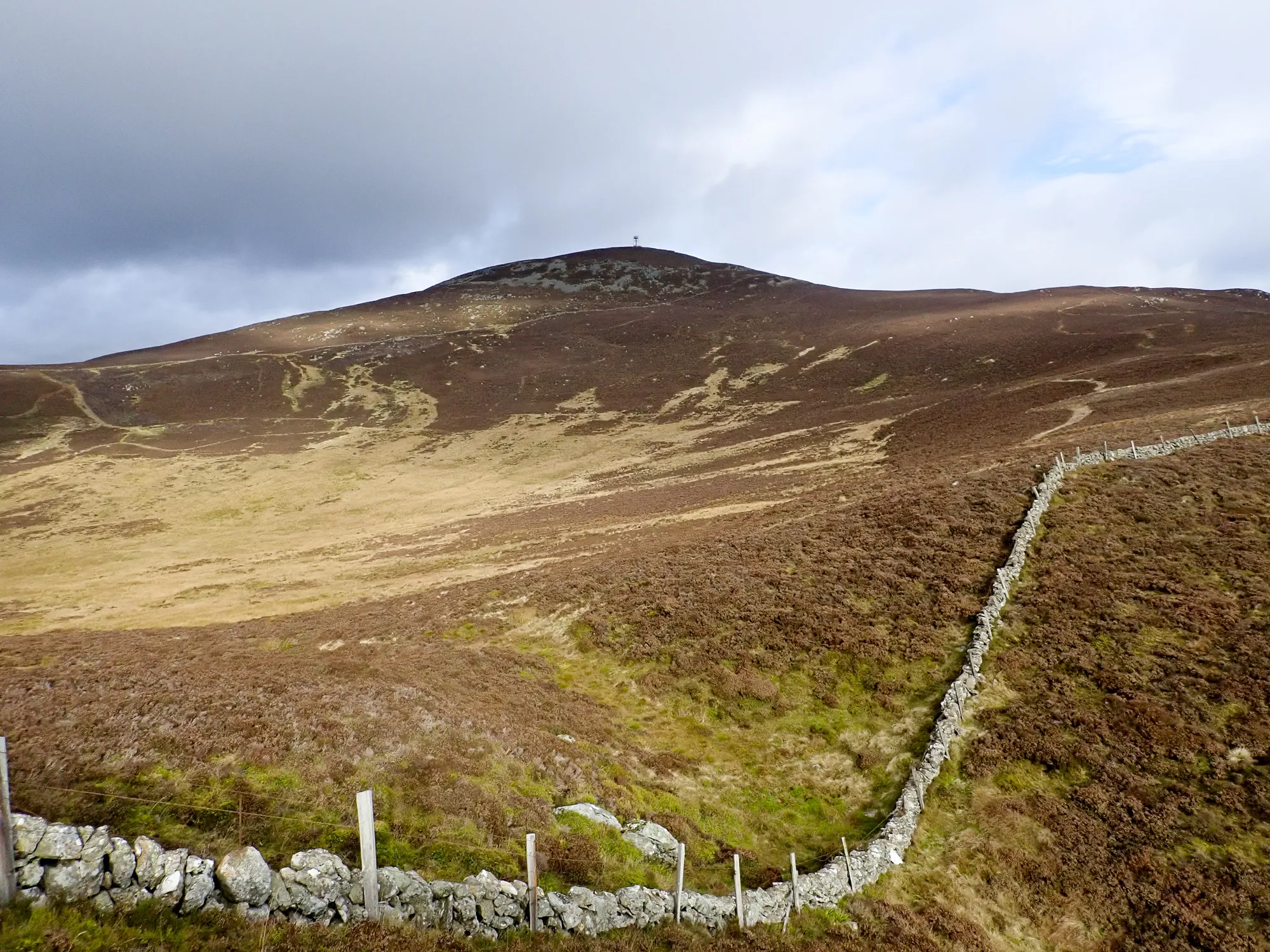 Photo showing: Wall crossing col connecting Mount Blair with Over Craig