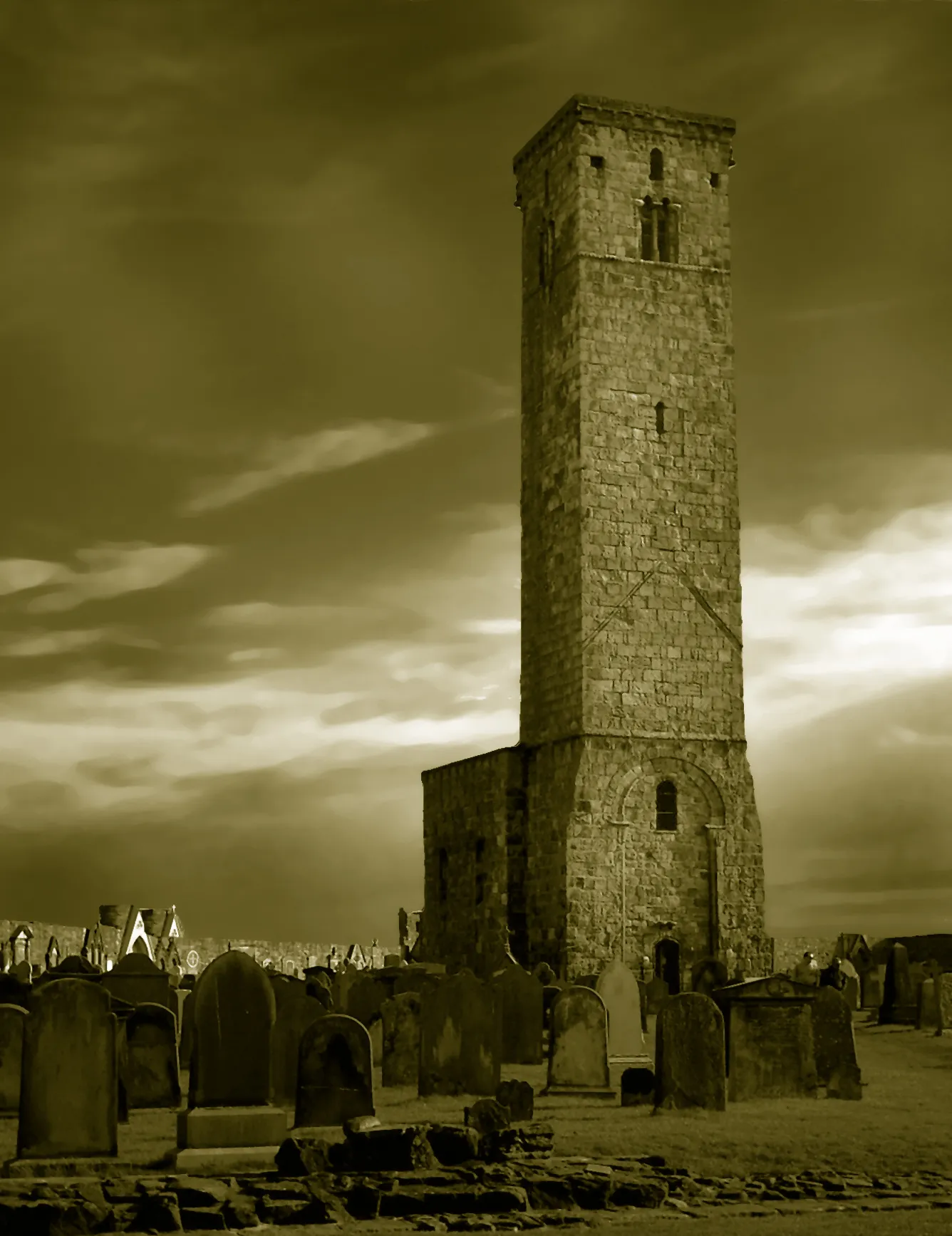 Photo showing: Tower and graveyard in St Andrews, Scotland