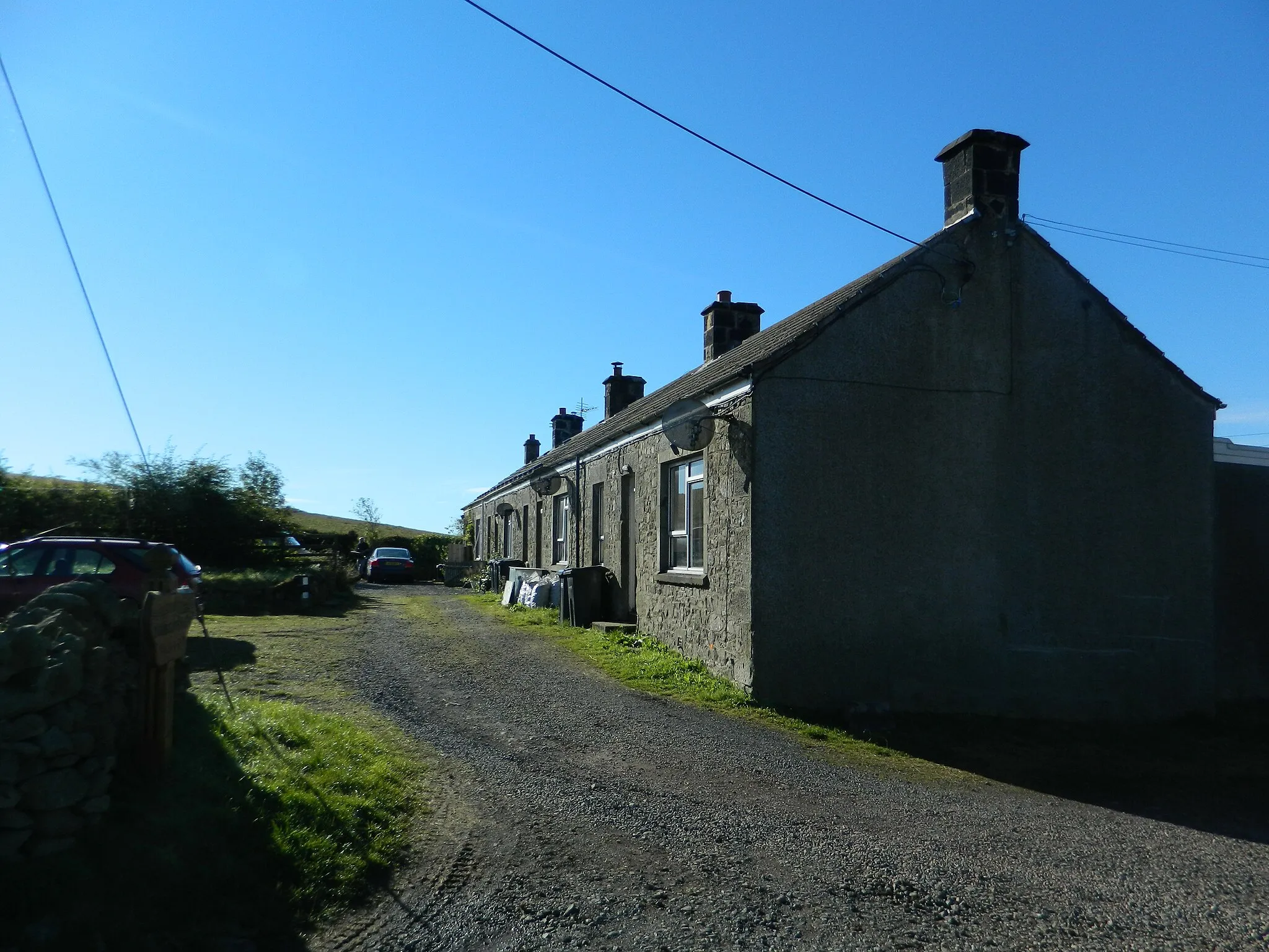 Photo showing: Nettlingflat Farm cottages