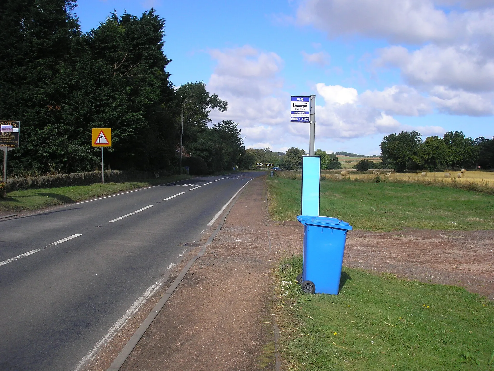 Photo showing: Drumeldie bus stop