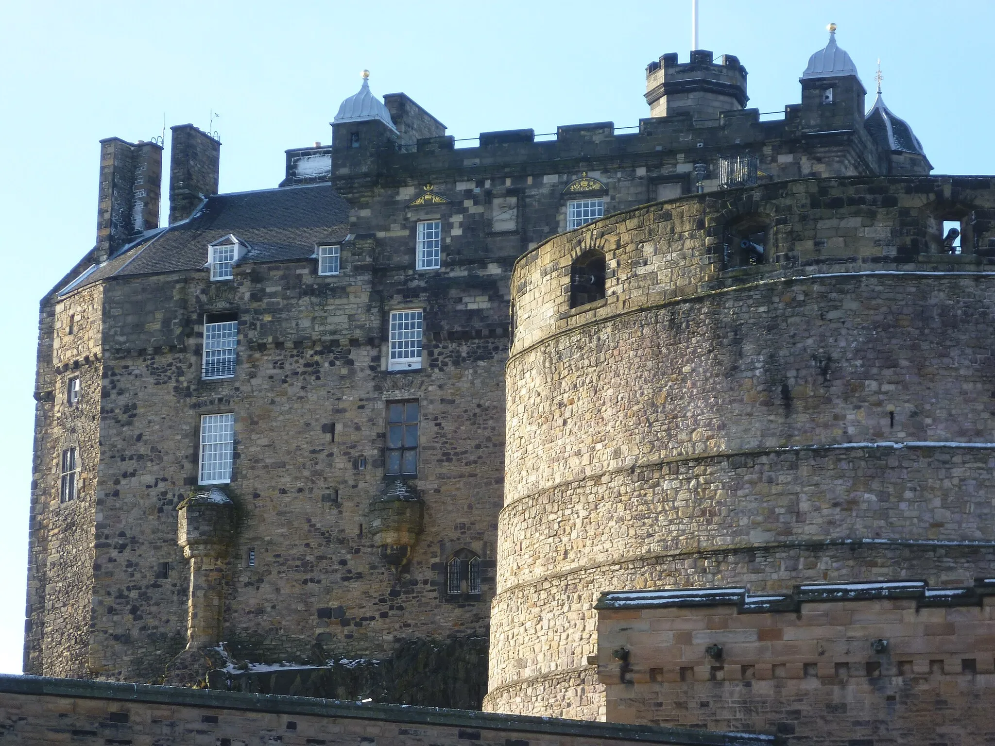 Photo showing: Half Moon Battery and Palace Block, Edinburgh Castle