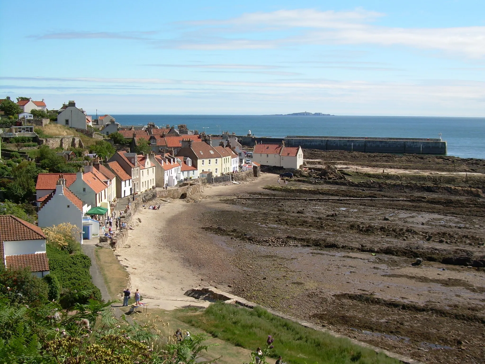 Photo showing: The West Shore, Pittenweem seen from the West Braes
Self-made
2006-08-12 11:50:32

Allan McBain