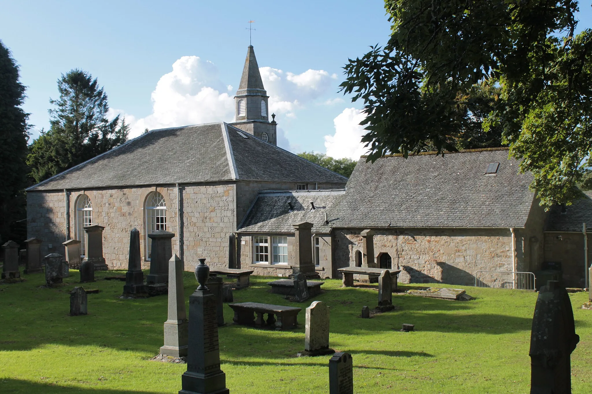 Photo showing: Currie Kirk from rear