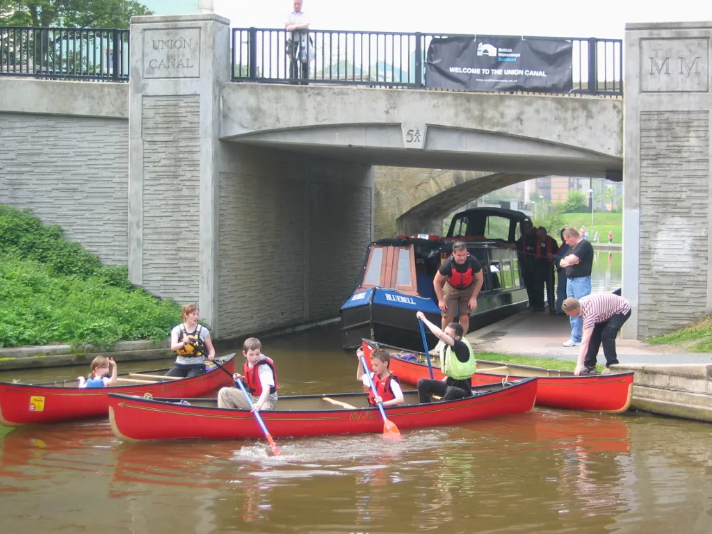 Photo showing: Bluebell trips at Canal festival, Edinburgh, 2008
