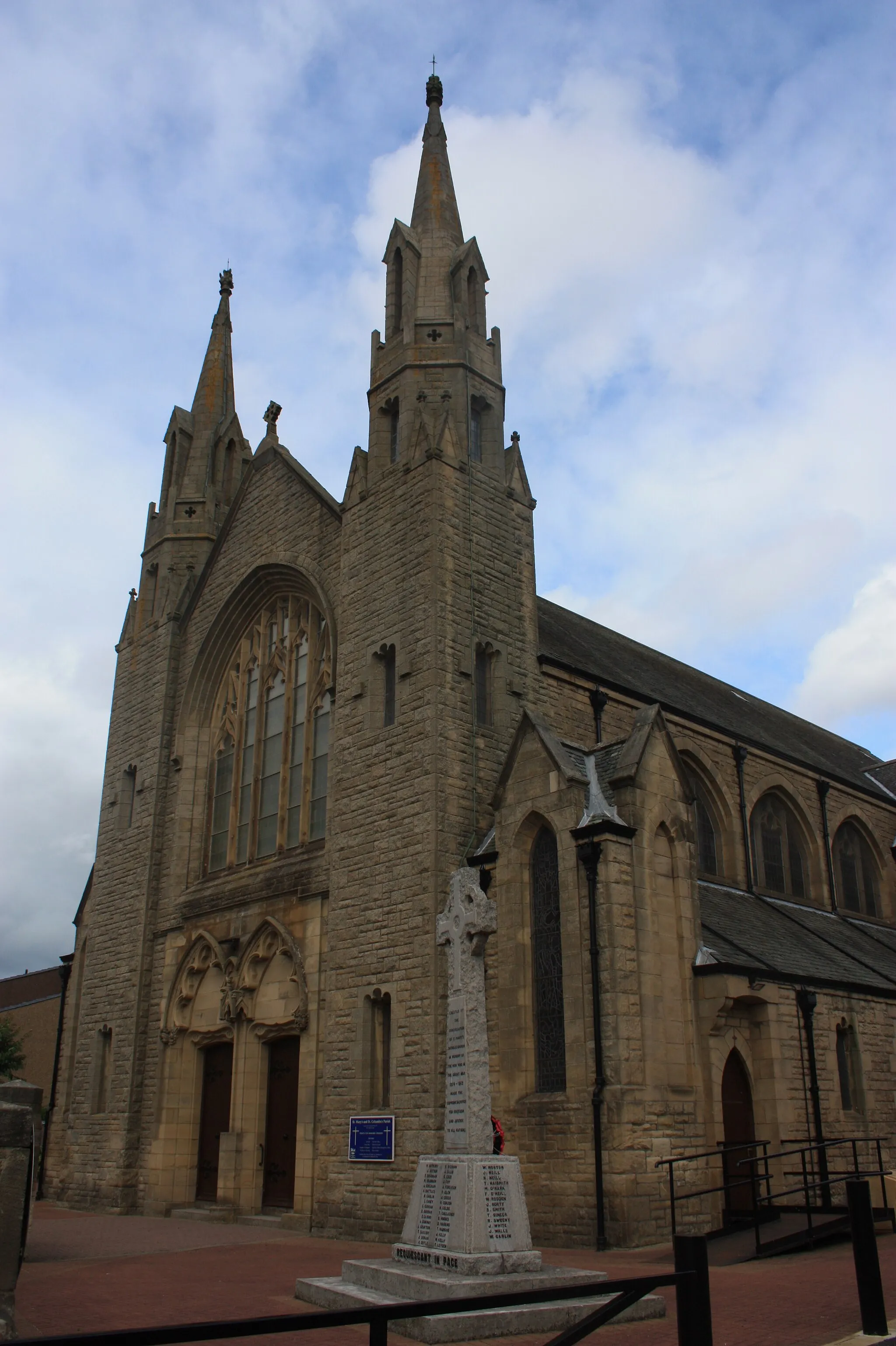 Photo showing: St Marys RC Church, Bathgate by Charles Menart