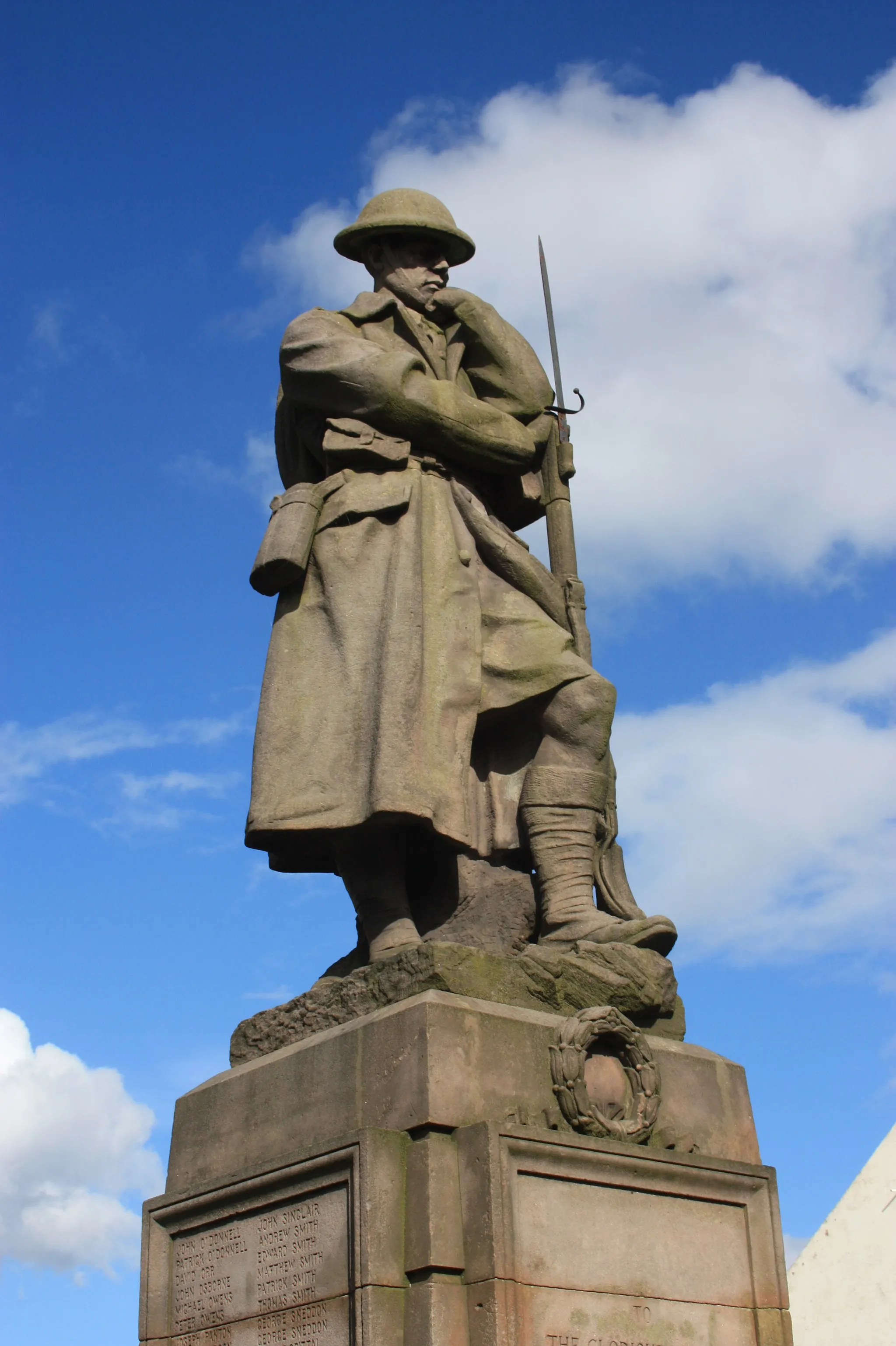 Photo showing: Kelty war memorial