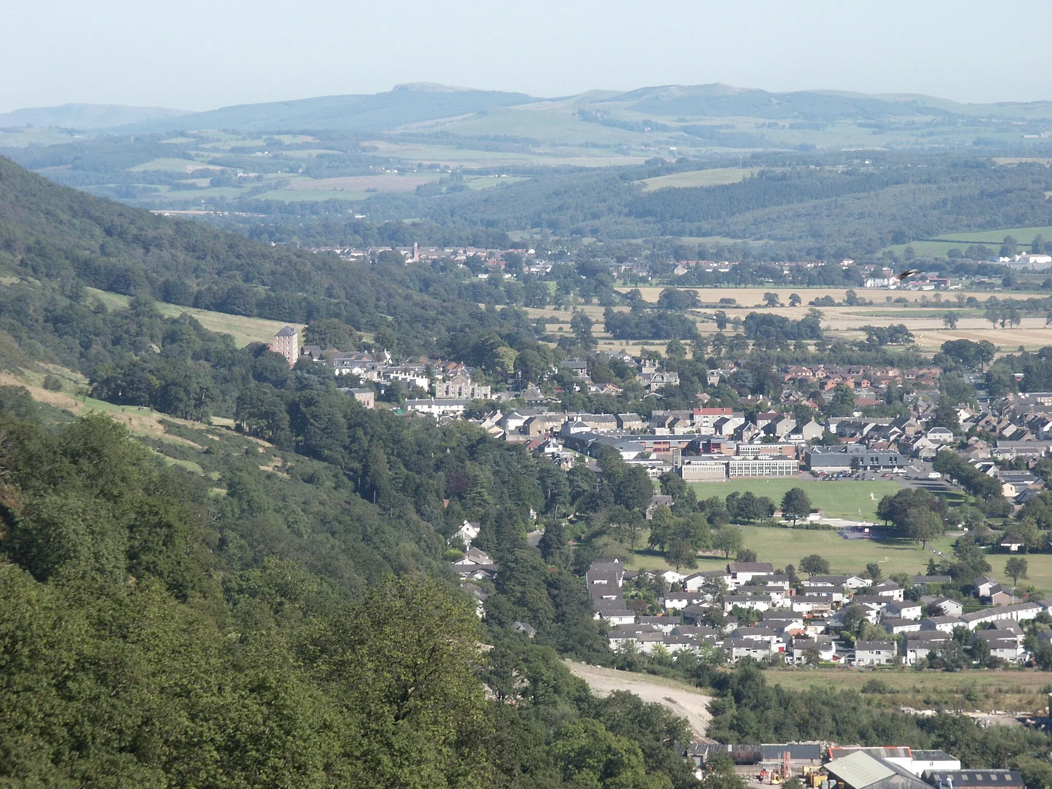 Photo showing: A view of Alva taken from the front slope of Myreton Hill, facing east. The Strude Mill is the tall building on the high ground to the left, just in front of Alva Glen. Tillicoultry is in the background.