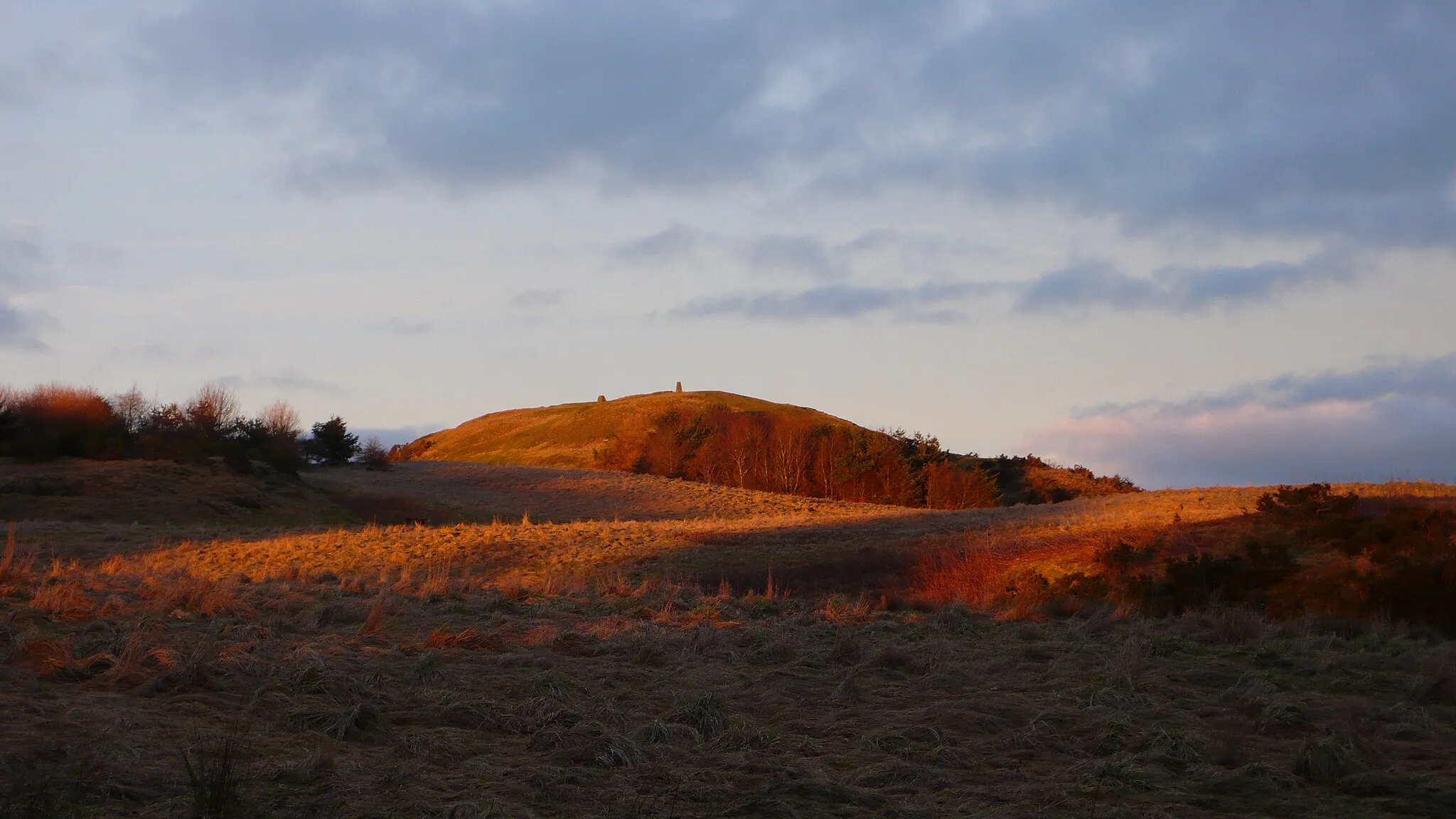 Photo showing: Dechmont Law, Livingston, at sunset.