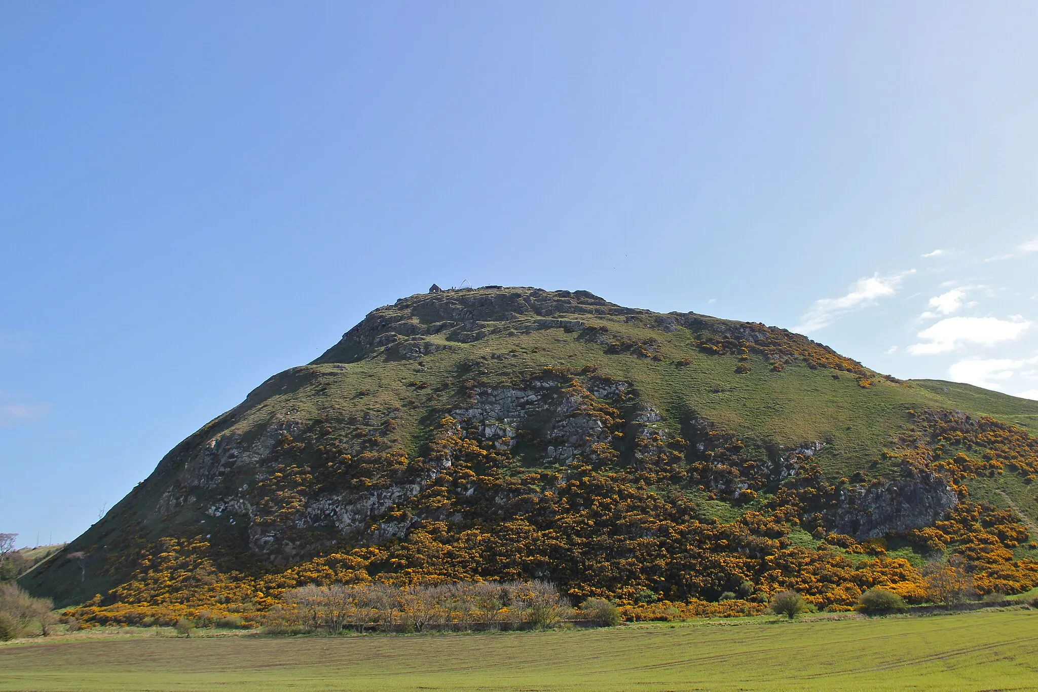 Photo showing: A view of North Berwick Law, North Berwick, East Lothian.