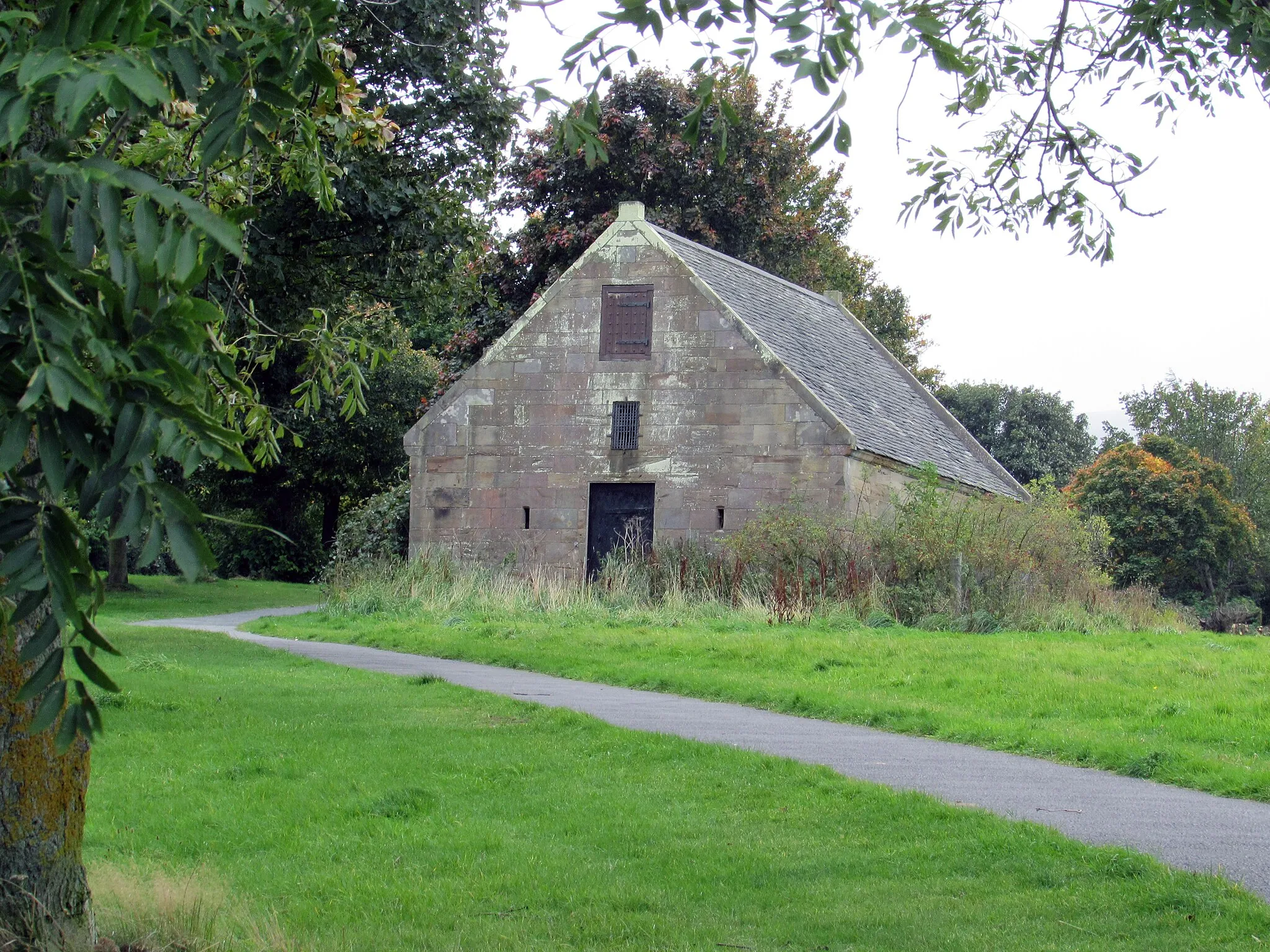 Photo showing: This is a photo of listed building number