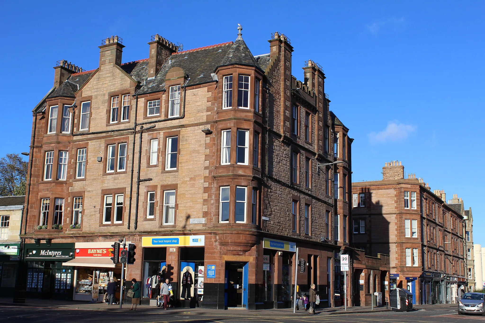 Photo showing: Corner of Portobello High Street & Bath Street