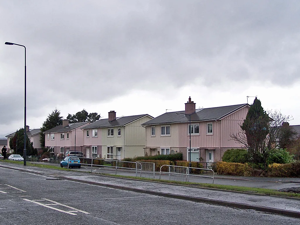 Photo showing: Housing in Mayfield Road