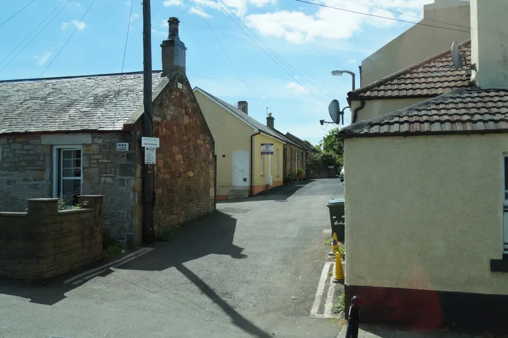 Photo showing: Lane off Drum Street, Gilmerton, Edinburgh