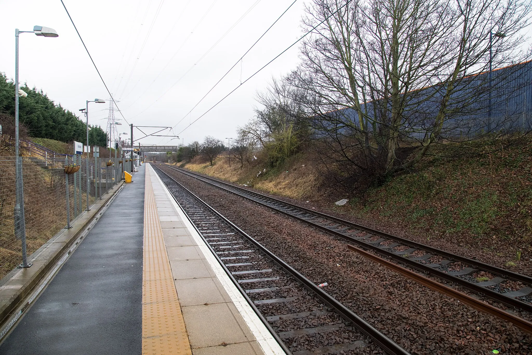 Photo showing: South view at Brunstane railway station on the Borders Railway. A view down the platform of Brunstane railway station in Edinburgh. Brunstane is a station in Edinburgh and is the first stopping point on the Borders Railway after Edinburgh Waverley. The next station on the line in the south direction is Newcraighall.