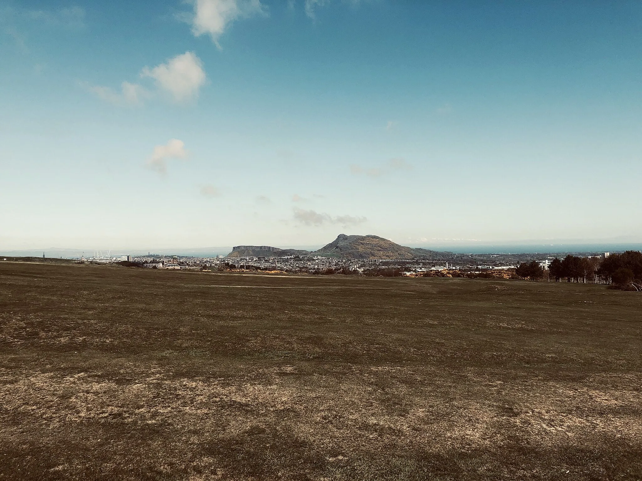 Photo showing: View of Edinburgh City from Braid Hills