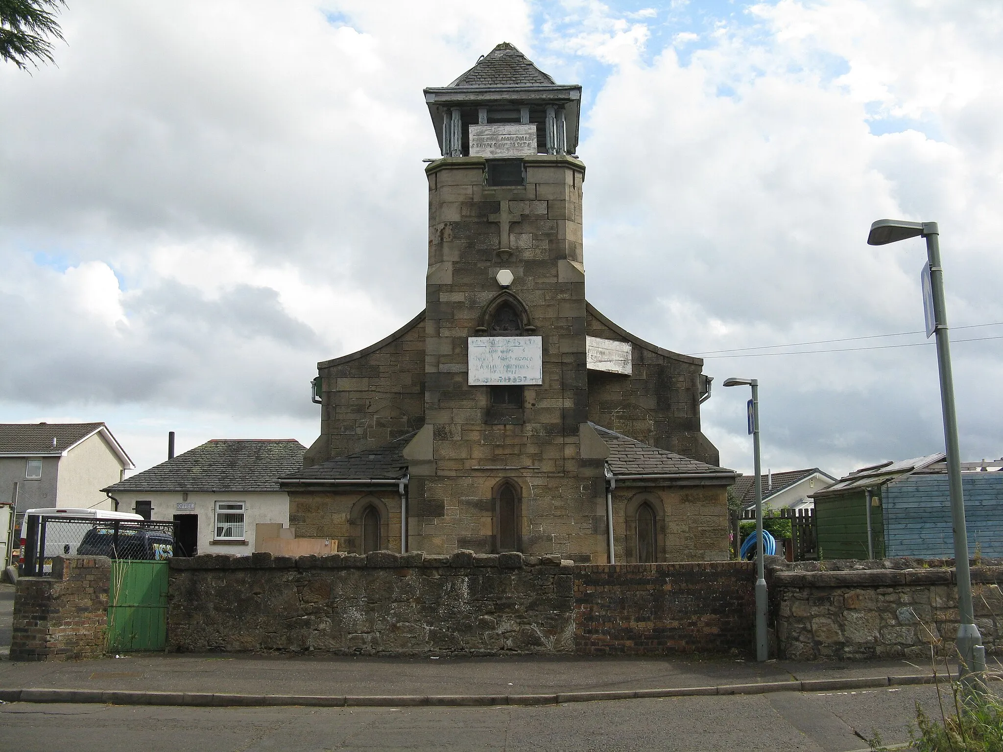 Photo showing: Disused church at Rumford