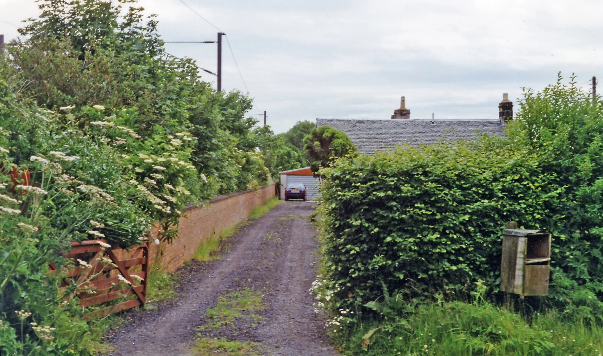 Photo showing: Site of Ayton station, 1997.
View towards Edinburgh, on the electrified East Coast Main Line: ex-NBR Berwick-upon-Tweed - Edinburgh section. Nothing of the former station could be seen - after all it had been closed for over 30 years, 5/2/62 to passengers, 7/11/66 to goods.