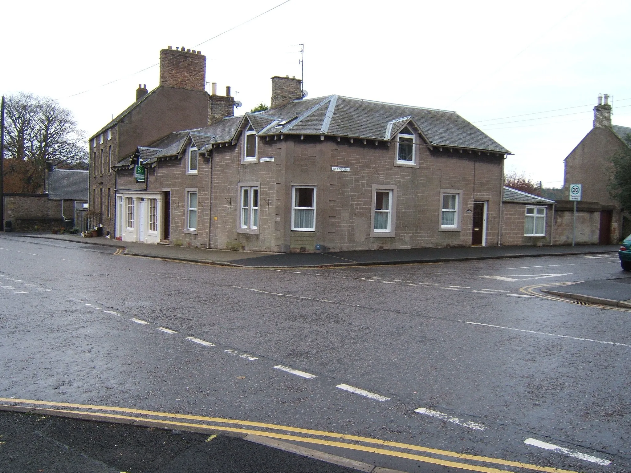 Photo showing: Junction of High Street and Beanburn