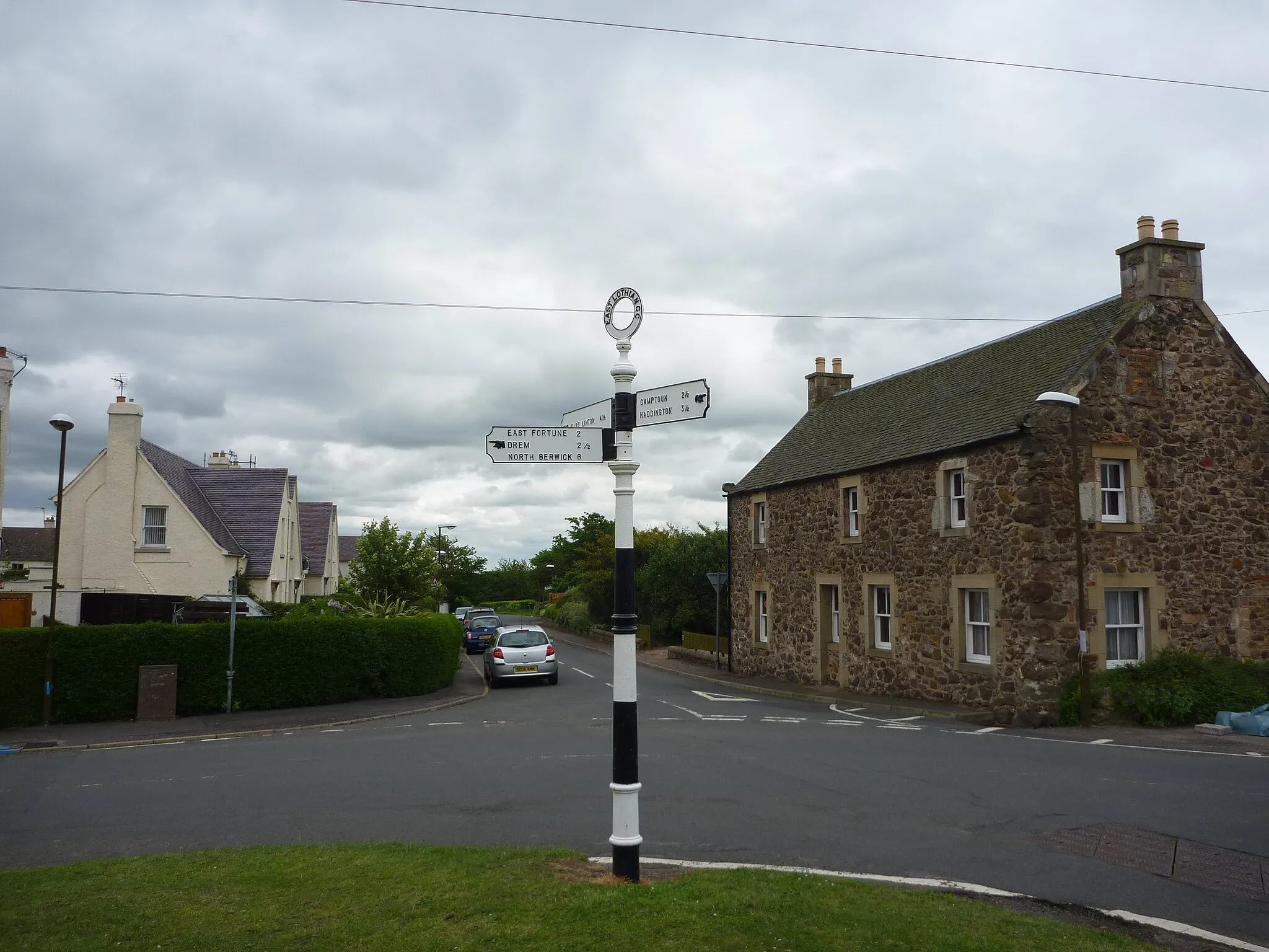 Photo showing: Rural East Lothian : The Crossroads at Athelstaneford