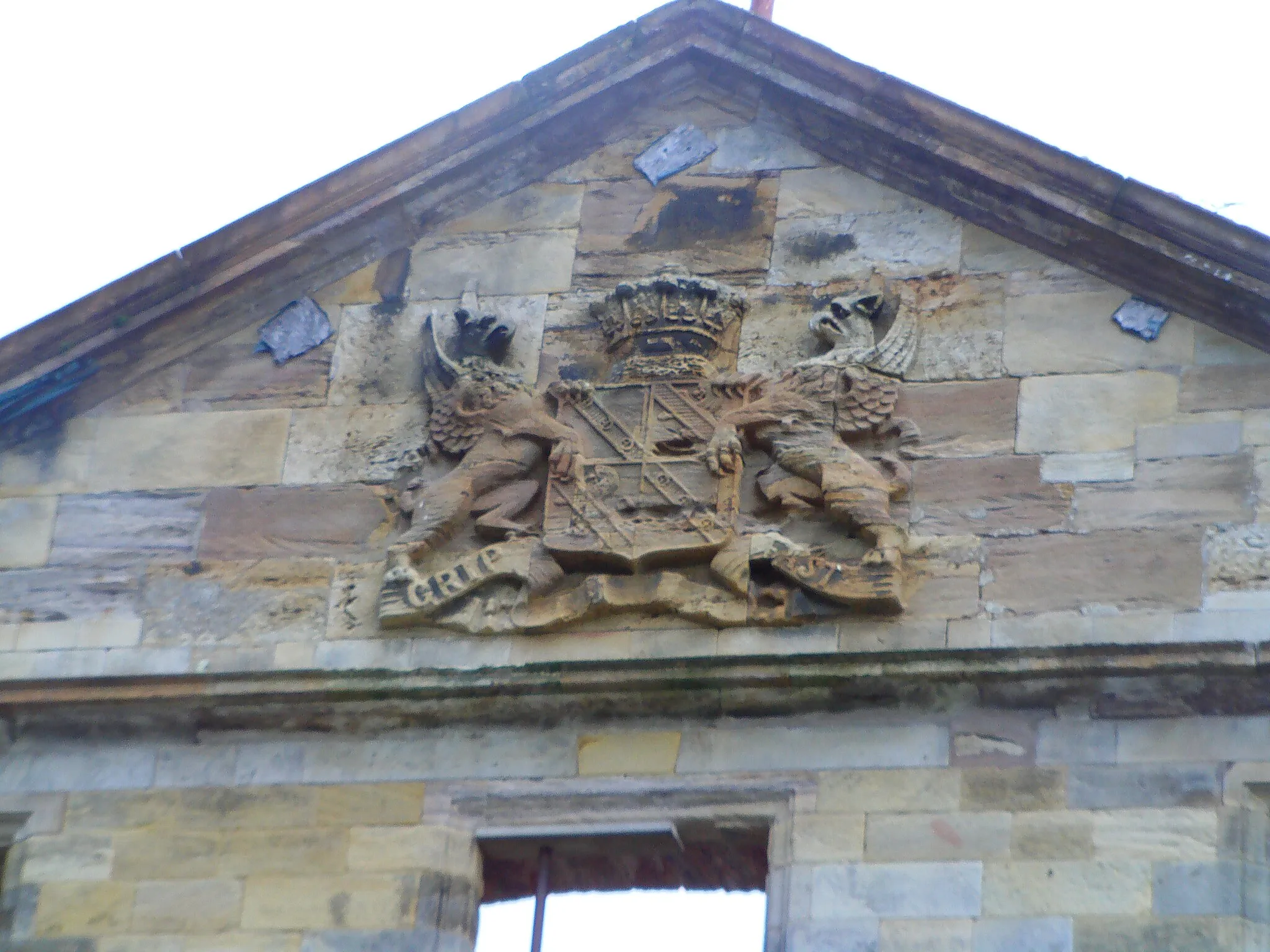 Photo showing: The coat of arms of earl Norman Leslie can be seen on the roof of the burnt down Leslie house. Taken with permission, we were granted access to take this photo.