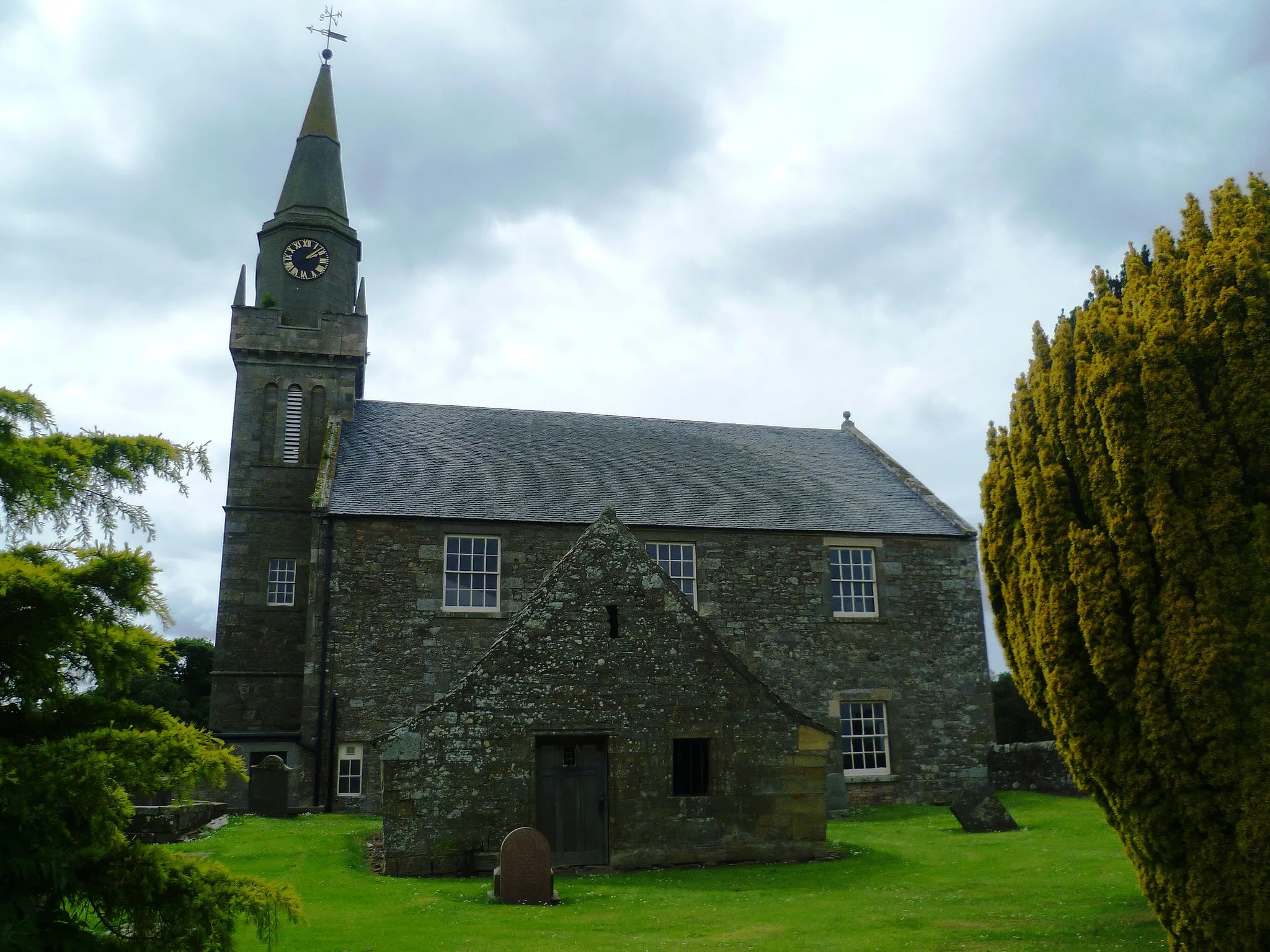 Photo showing: Ceres Church and Lindsay Mausoleum