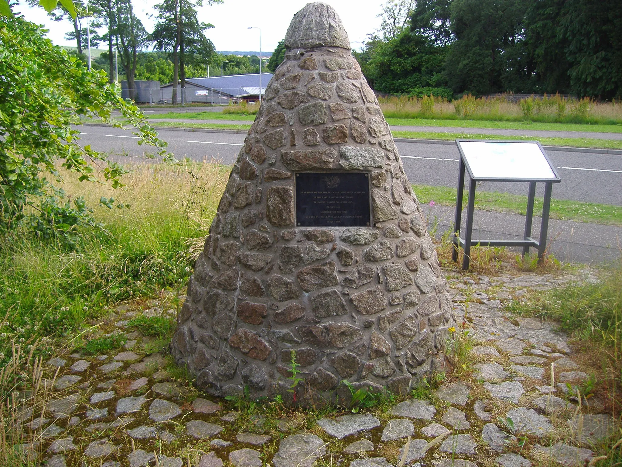 Photo showing: Battle of Inverkeithing memorial cairn