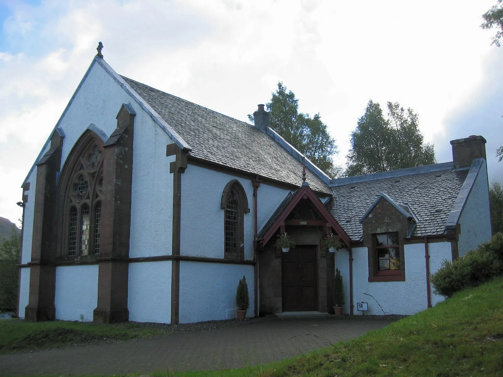 Photo showing: Church of Crianlarich, Scotland. Picture by Tim Bekaert (Sep 20, 2005).