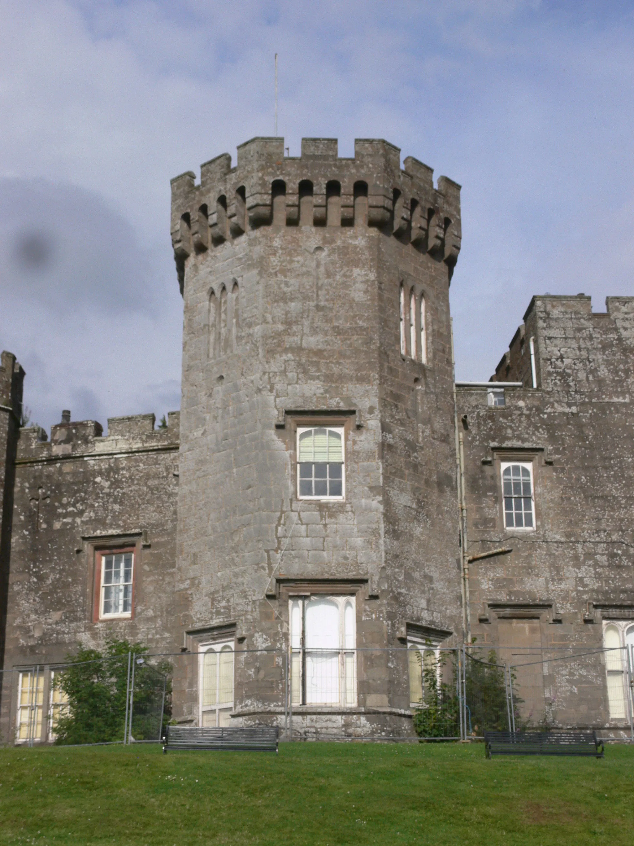 Photo showing: Balloch Castle