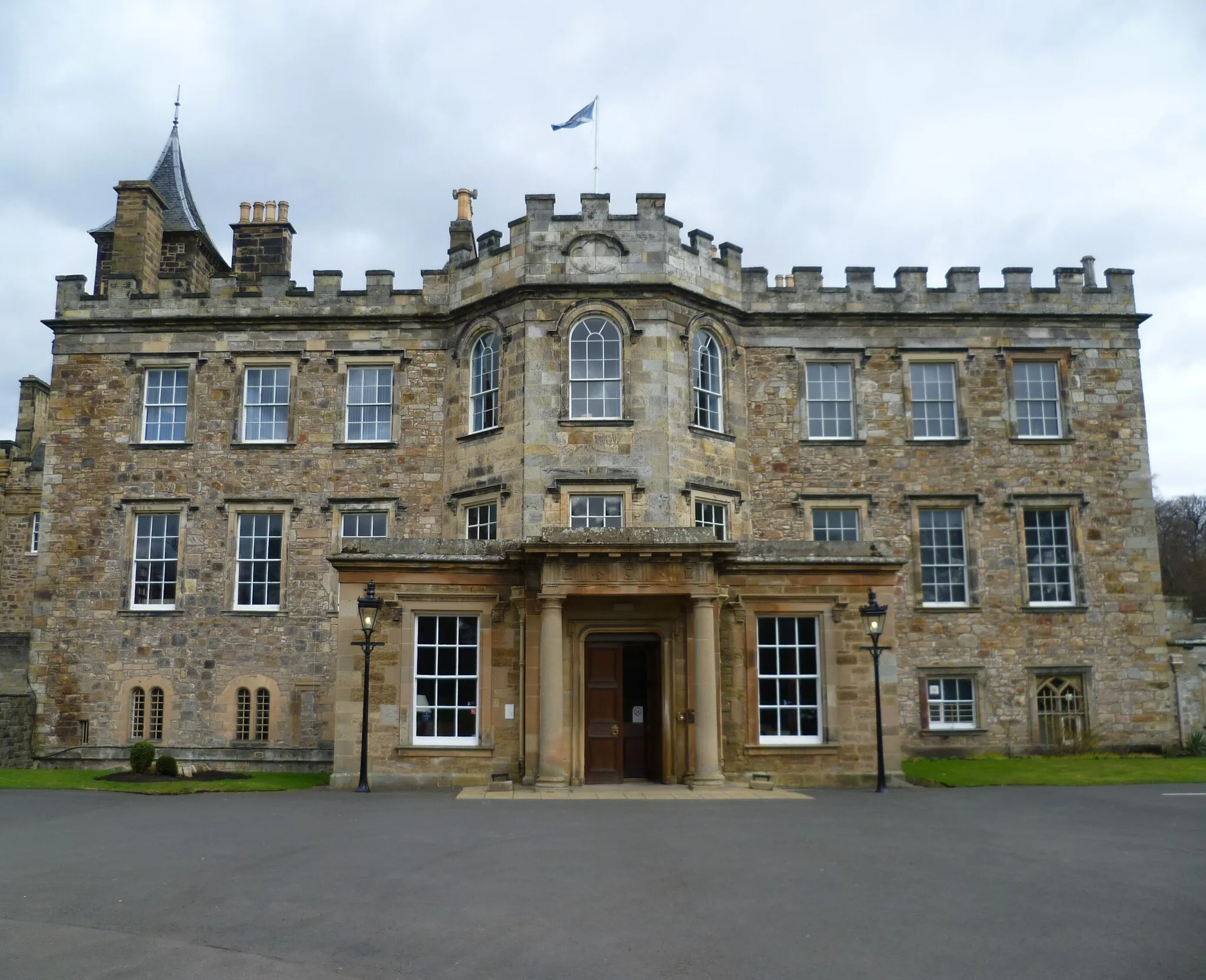 Photo showing: In the late 1930s, Philip Kerr, 11th Marquess of Lothian, bequeathed his house to the nation for the express purpose of creating a residential adult college to provide a non-vocational education for students of a working-class background. The College opened in 1937 and continues to serve its original purpose. Its warden between 1949 and 1955 was the poet Edwin Muir.
